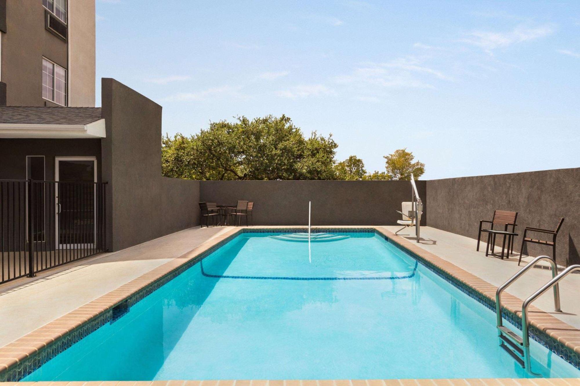 Готель La Quinta By Wyndham San Antonio North Stone Oak Екстер'єр фото