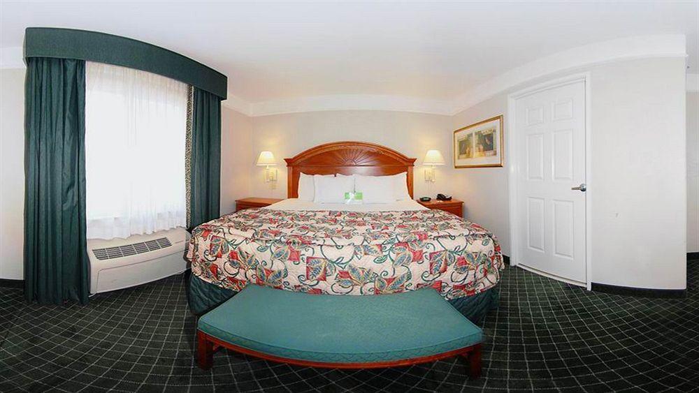 Готель La Quinta By Wyndham San Antonio North Stone Oak Екстер'єр фото